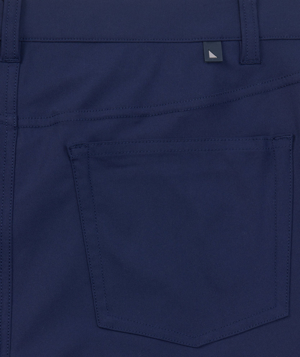 Model is wearing UNTUCKit 5-Pocket Performance Tech Pants in Navy.
